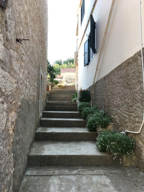 Guesthouse Cipre Lumbarda Exterior foto